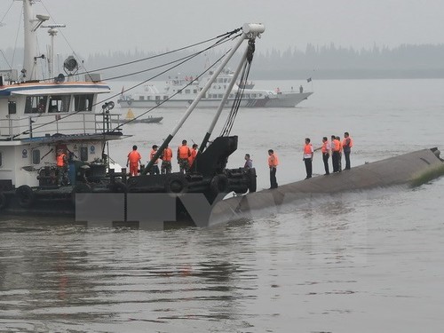 Число жертв крушения китайского судна «Звезда Востока» растёт  - ảnh 1